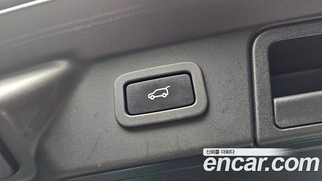 Land Rover Range Rover Velar 3.0 D300 R-Dynamic SE 2019 — фото 27