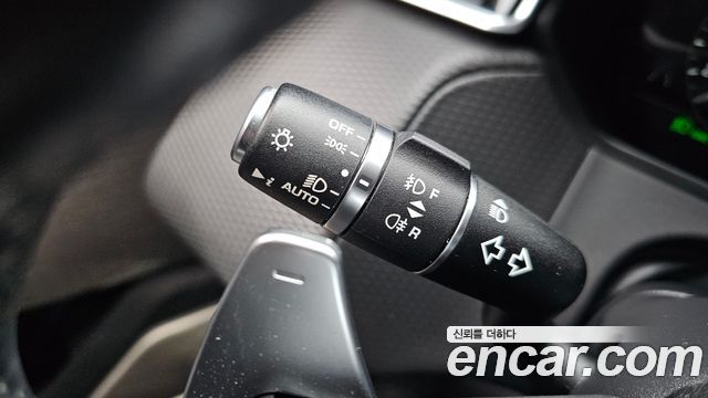 Land Rover Range Rover Velar 3.0 D300 R-Dynamic SE 2019 — фото 29