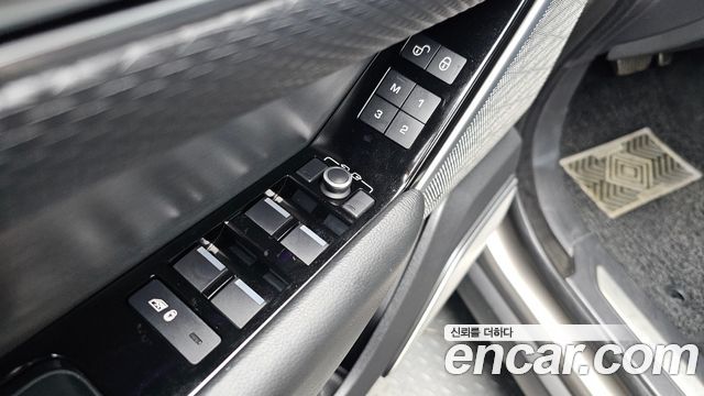 Land Rover Range Rover Velar 3.0 D300 R-Dynamic SE 2019 — фото 31