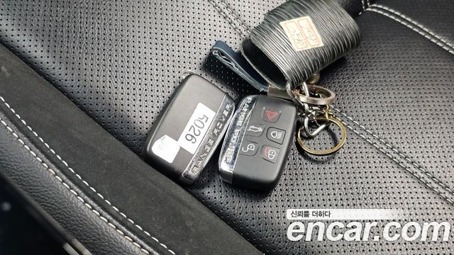 Land Rover Range Rover Velar 3.0 D300 R-Dynamic SE 2019 — фото 34