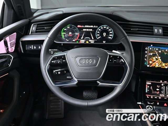 Audi e-tron 55 Quattro Sportback 2022 — фото 17