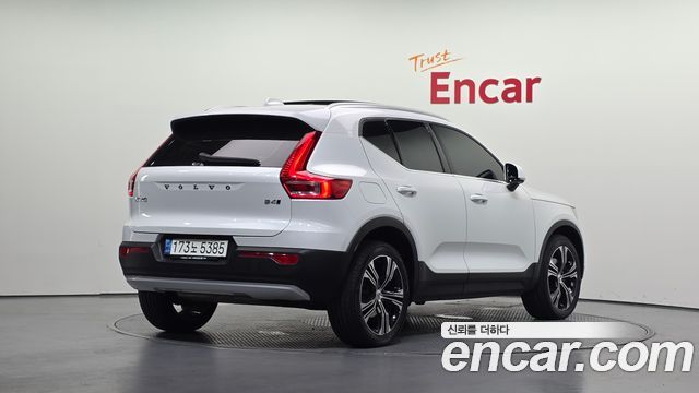 Volvo XC40 B4 Inscription 2021 — фото 2