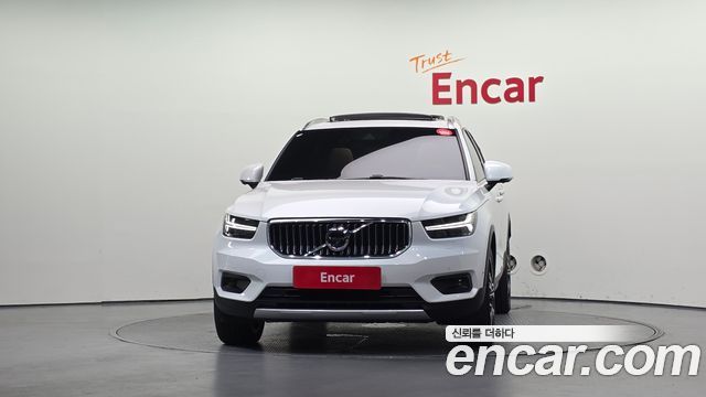 Volvo XC40 B4 Inscription 2021 — фото 3