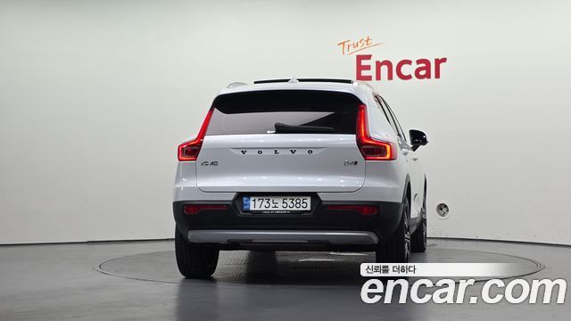 Volvo XC40 B4 Inscription 2021 — фото 4