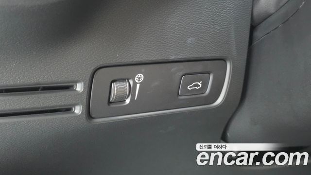 Volvo XC40 B4 Inscription 2021 — фото 15