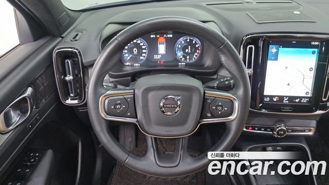 Volvo XC40 B4 Inscription 2021 — фото 16