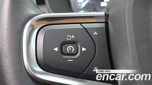 Volvo XC40 B4 Inscription 2021 — фото 17