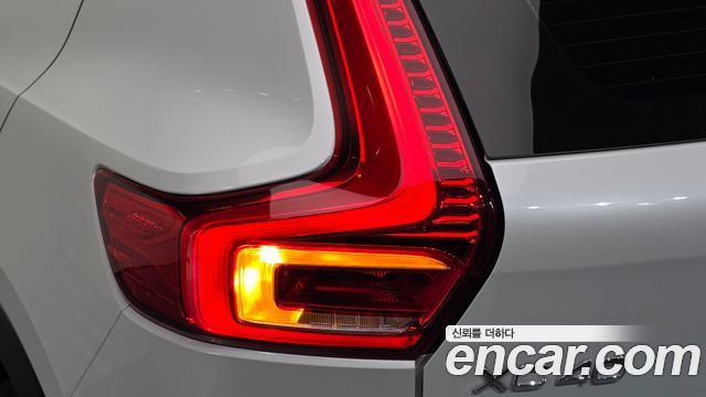 Volvo XC40 B4 Inscription 2021 — фото 23