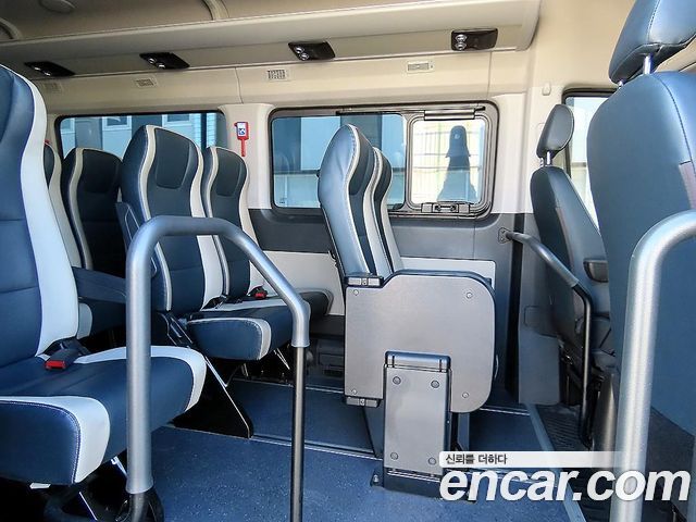 Hyundai Solati 15-seater Luxury 2024 — фото 10