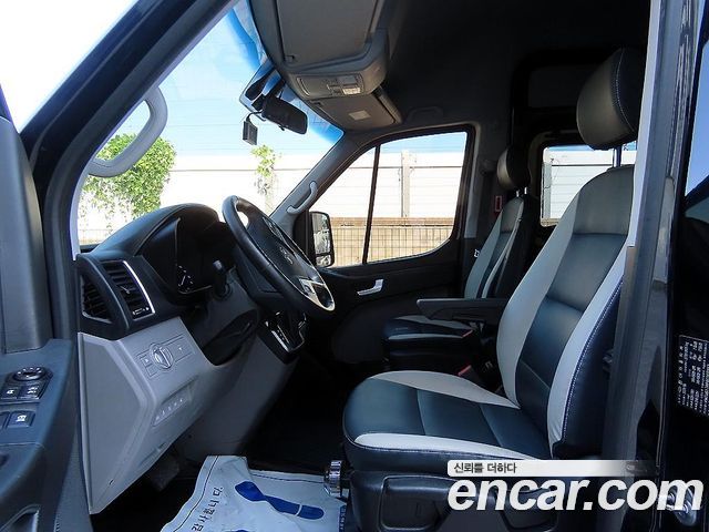 Hyundai Solati 15-seater Luxury 2024 — фото 15