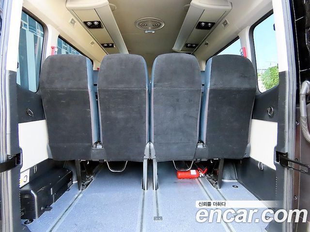 Hyundai Solati 15-seater Luxury 2024 — фото 24