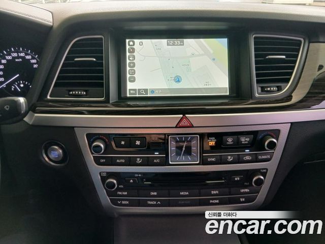 Genesis G80 3.3 GDI AWD Luxury 2017 — фото 17