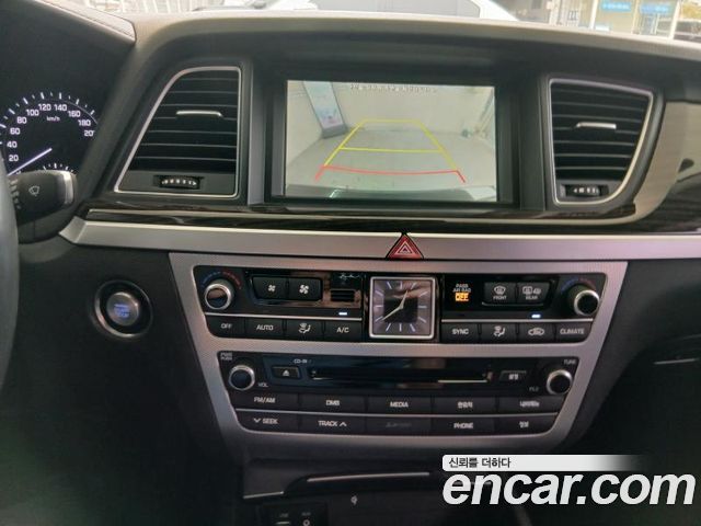 Genesis G80 3.3 GDI AWD Luxury 2017 — фото 18