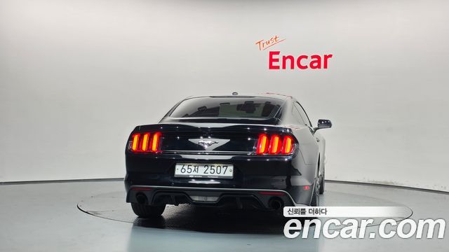 Ford Mustang Coupe 2017 — фото 4