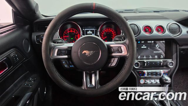Ford Mustang Coupe 2017 — фото 13