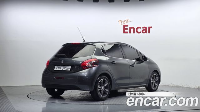 Peugeot 208 1.6 e-HDi Feline 5Door 2014 — фото 2