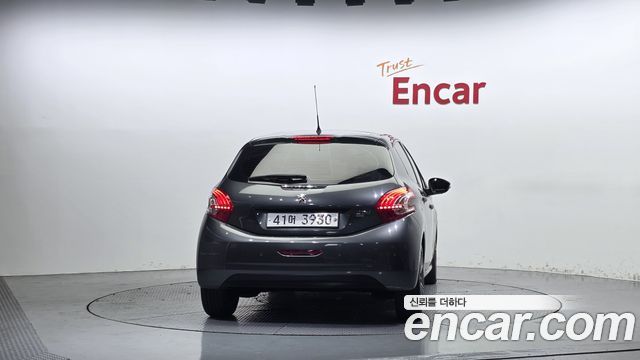 Peugeot 208 1.6 e-HDi Feline 5Door 2014 — фото 4