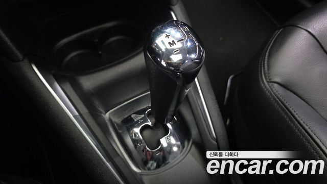 Peugeot 208 1.6 e-HDi Feline 5Door 2014 — фото 9