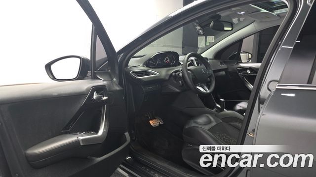Peugeot 208 1.6 e-HDi Feline 5Door 2014 — фото 10
