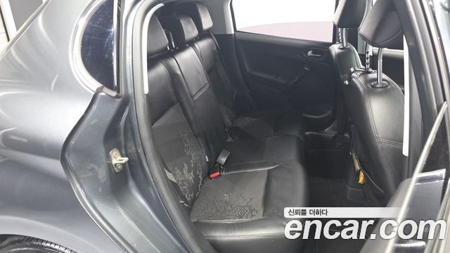 Peugeot 208 1.6 e-HDi Feline 5Door 2014 — фото 16