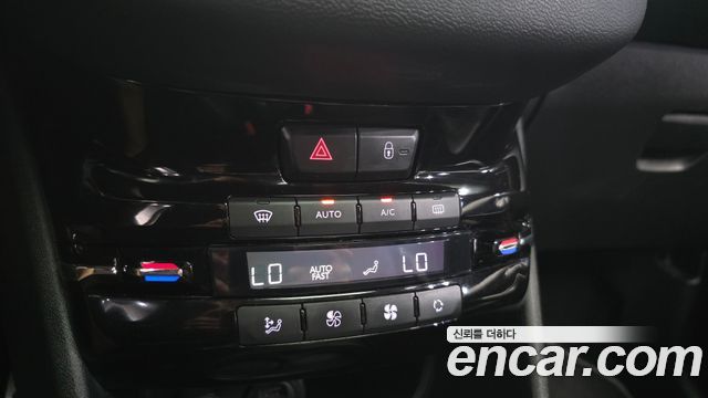 Peugeot 208 1.6 e-HDi Feline 5Door 2014 — фото 19