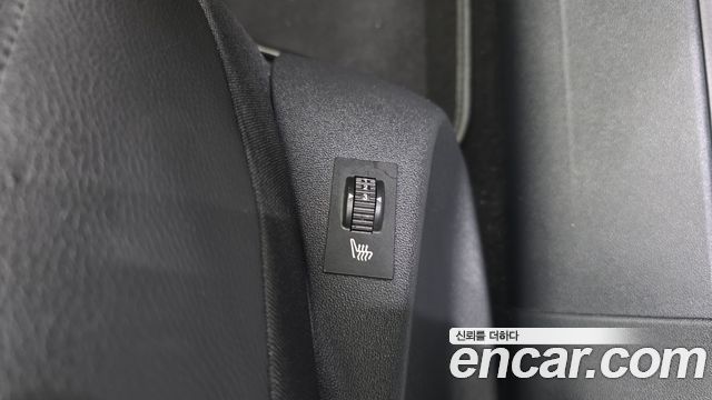 Peugeot 208 1.6 e-HDi Feline 5Door 2014 — фото 23
