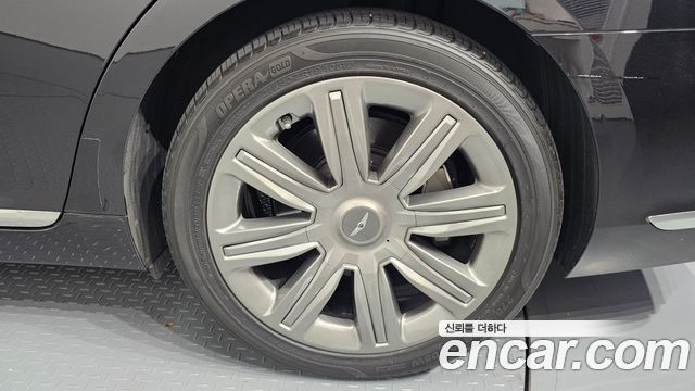 Genesis EQ900 5.0 GDI AWD Limousine Prestige 2018 — фото 21