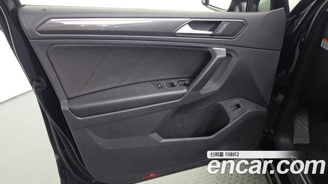 Volkswagen Tiguan (II) 2.0 TDI Prestige 2020 — фото 30
