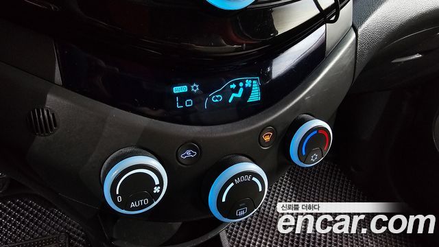 Chevrolet Spark LT Special Edition 2012 — фото 20