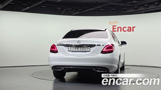 Mercedes-Benz C-Class (W205) C220 d Avantgarde 2019 — фото 4