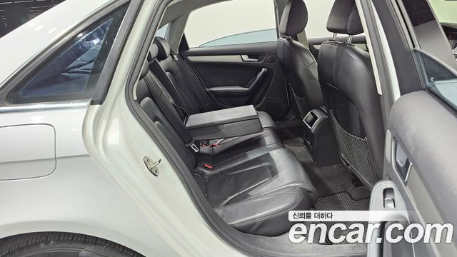 Audi A4 2.0 TFSI B8 2011 — фото 11