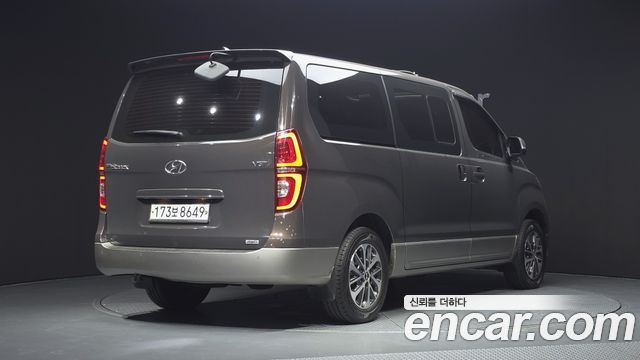 Hyundai Grand Starex 4WD Urban 9-Seater Exclusive 2020 — фото 2