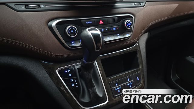 Hyundai Grand Starex 4WD Urban 9-Seater Exclusive 2020 — фото 9