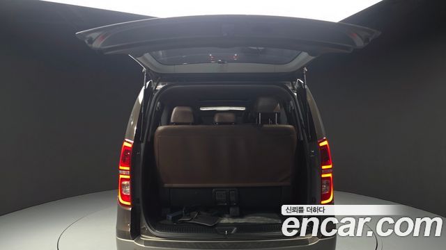 Hyundai Grand Starex 4WD Urban 9-Seater Exclusive 2020 — фото 20