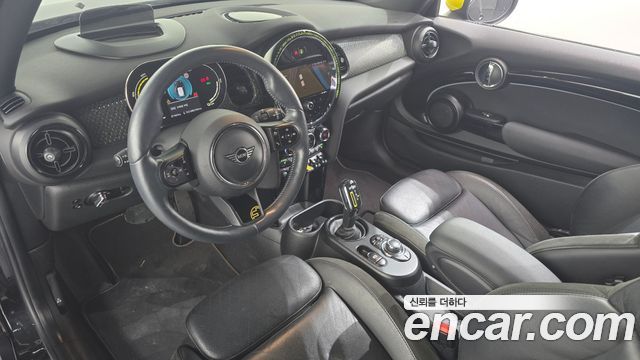 MINI Cooper Electric SE Electric 3rd 2022 — фото 7