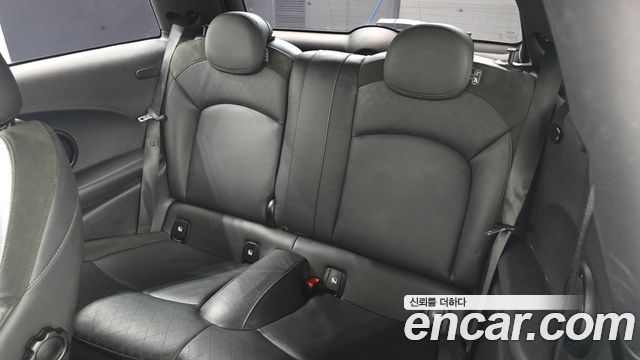 MINI Cooper Electric SE Electric 3rd 2022 — фото 11