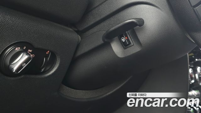 MINI Cooper Electric SE Electric 3rd 2022 — фото 15