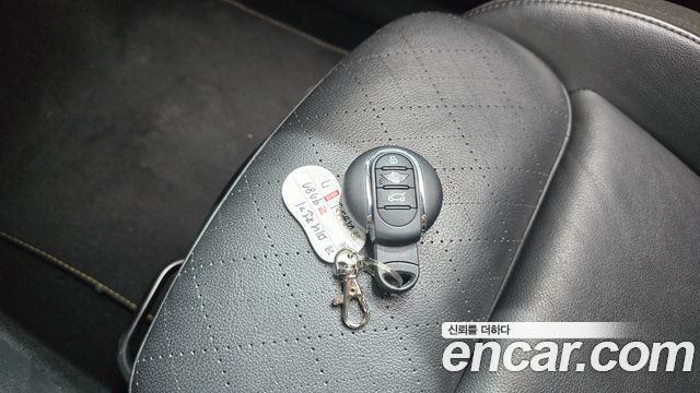 MINI Cooper Electric SE Electric 3rd 2022 — фото 16