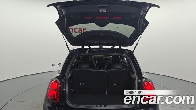 MINI Cooper Electric SE Electric 3rd 2022 — фото 17