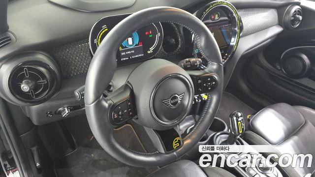 MINI Cooper Electric SE Electric 3rd 2022 — фото 18