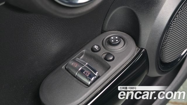 MINI Cooper Electric SE Electric 3rd 2022 — фото 19