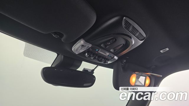 MINI Cooper Electric SE Electric 3rd 2022 — фото 20