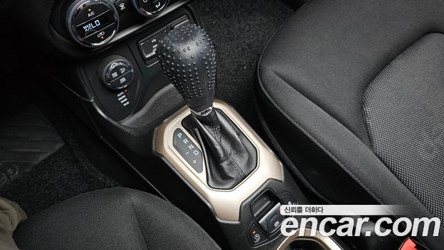 Jeep Renegade 2.0 Diesel Longitude AWD 2016 — фото 9