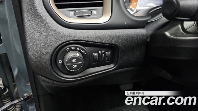 Jeep Renegade 2.0 Diesel Longitude AWD 2016 — фото 17
