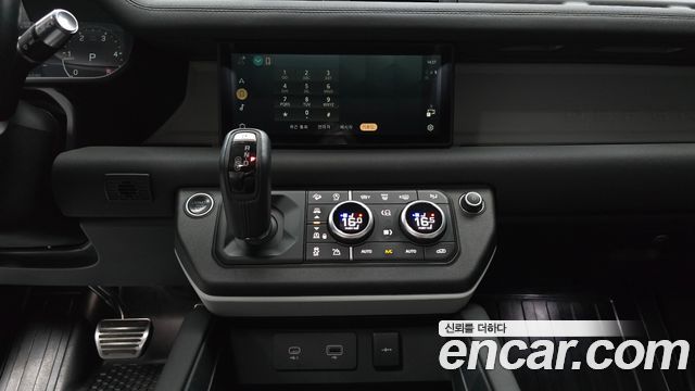 Land Rover Defender (L663) 90 D250 SE 2022 — фото 15