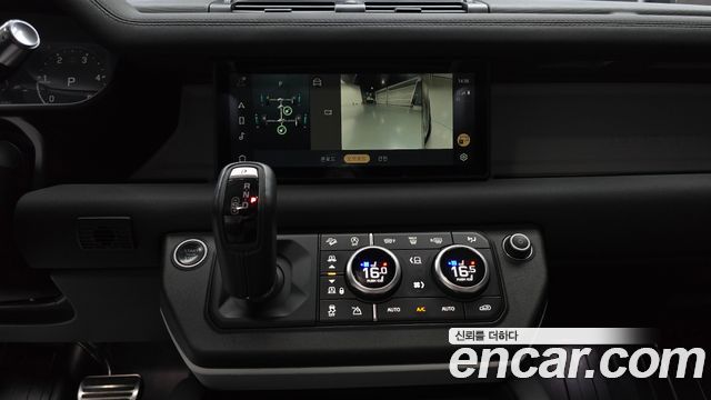 Land Rover Defender (L663) 90 D250 SE 2022 — фото 17