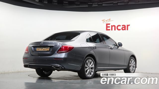 Mercedes-Benz E-Class (W213) E300 4MATIC Exclusive 2018 — фото 2