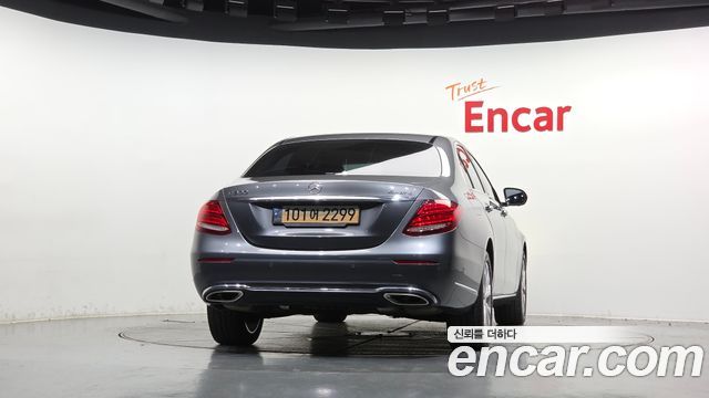 Mercedes-Benz E-Class (W213) E300 4MATIC Exclusive 2018 — фото 4