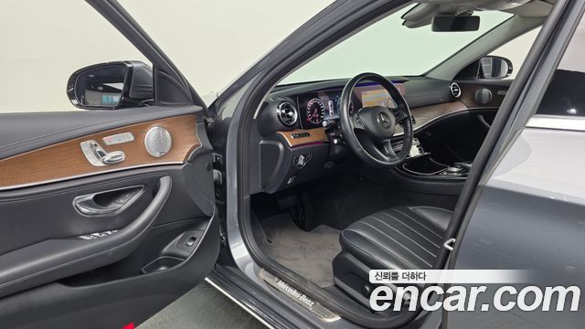 Mercedes-Benz E-Class (W213) E300 4MATIC Exclusive 2018 — фото 10