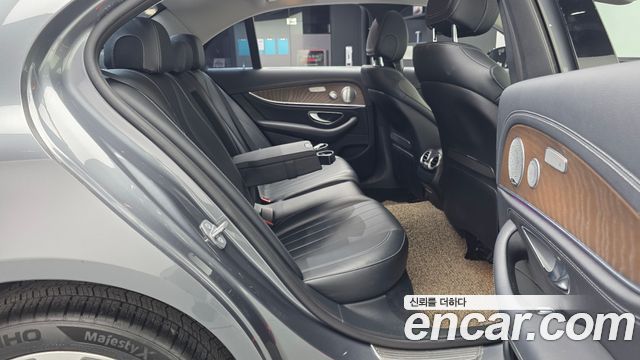 Mercedes-Benz E-Class (W213) E300 4MATIC Exclusive 2018 — фото 12